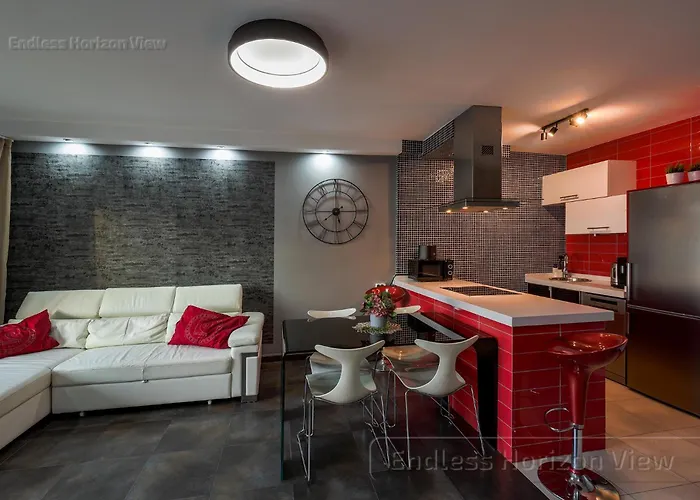 Endless Horizon View - Free Private Parking Including & Guest Bonus *