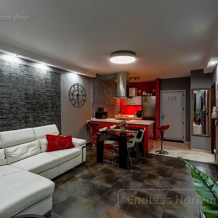 Endless Horizon View - Free Private Parking Including & Guest Bonus *