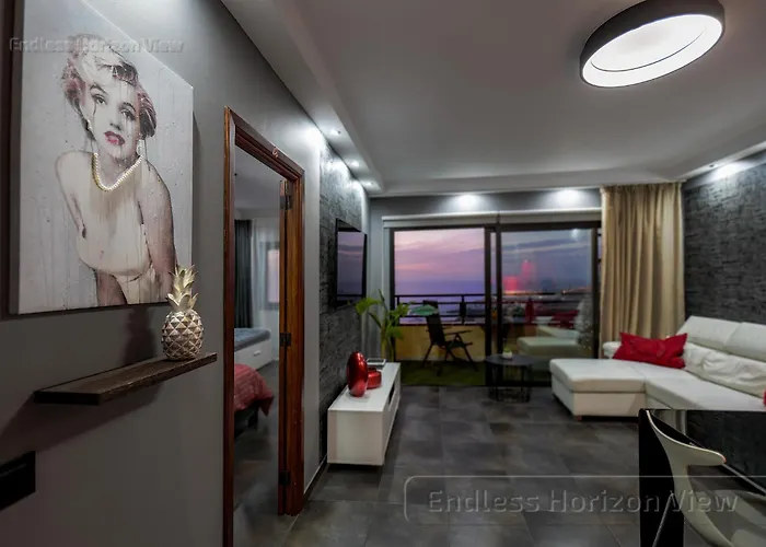 Endless Horizon View - Free Private Parking Including & Guest Bonus *